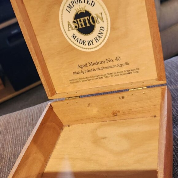 Ashton Imported Made By Hand Wood Cigar Box - Aged Maduro No. 40 - Made In Domin - Picture 8 of 9
